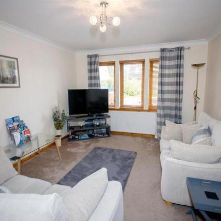 Modern 2 Bedroom Semi Detached House With Own Private Driveway Inverness Extérieur photo