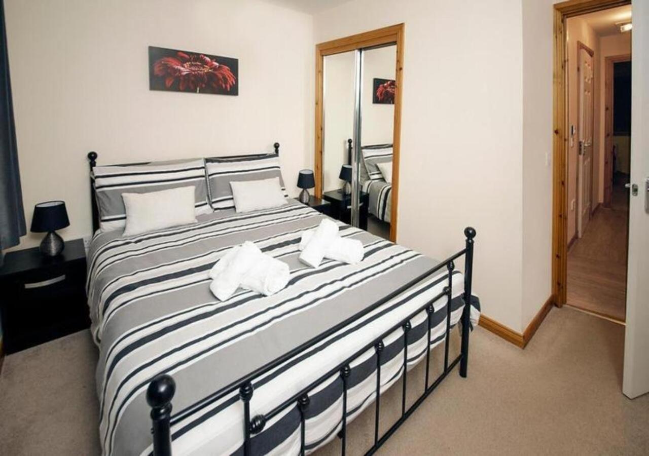 Modern 2 Bedroom Semi Detached House With Own Private Driveway Inverness Extérieur photo