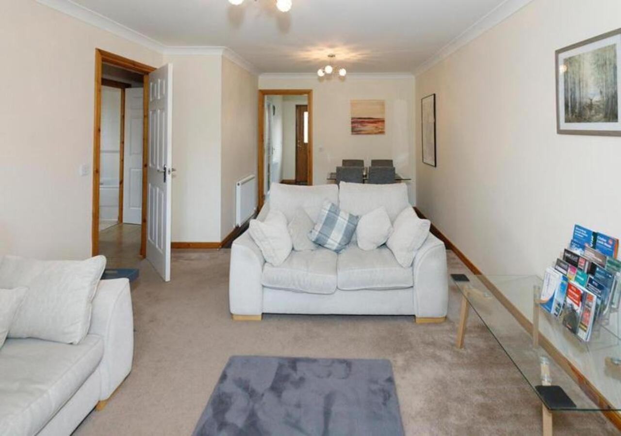 Modern 2 Bedroom Semi Detached House With Own Private Driveway Inverness Extérieur photo