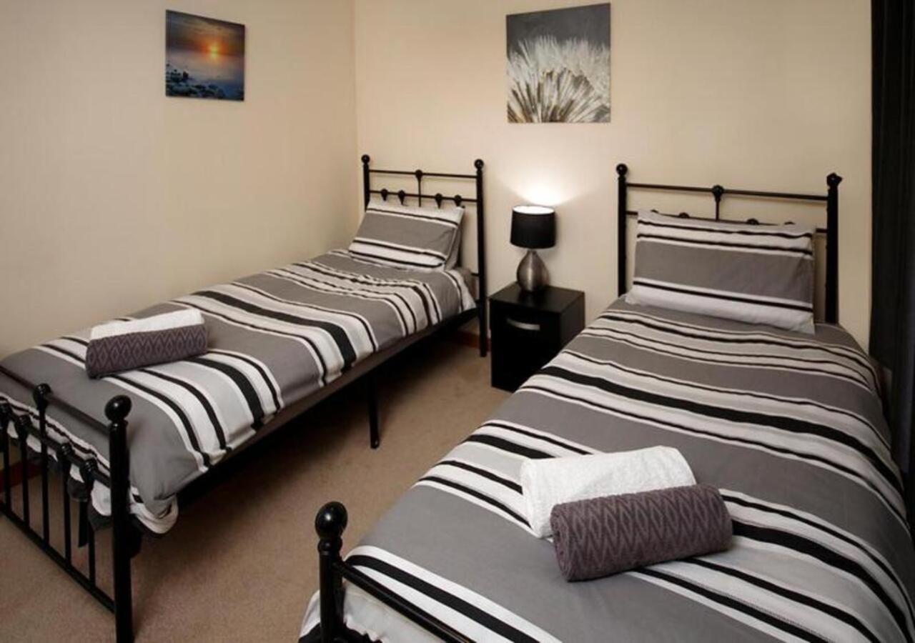Modern 2 Bedroom Semi Detached House With Own Private Driveway Inverness Extérieur photo